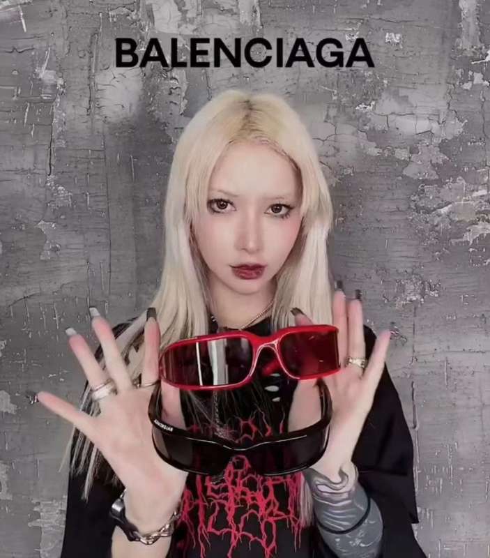 Picture of Balenciga Sunglasses _SKUfw55563911fw